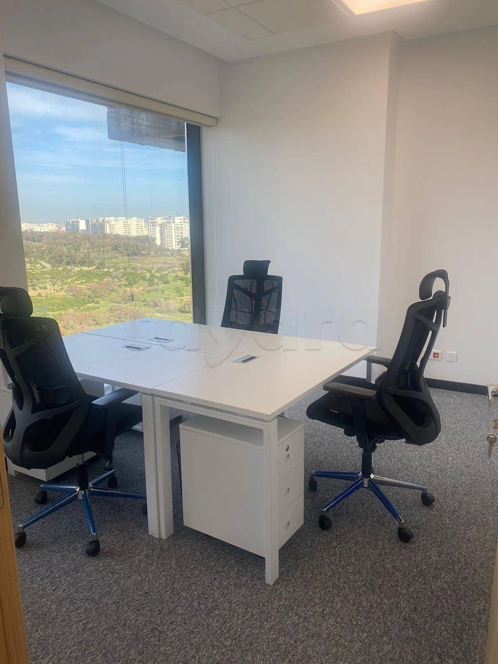 Un bureau au design remarquable pour 2 personnes à Tunis, Le Golfe de Tunis 