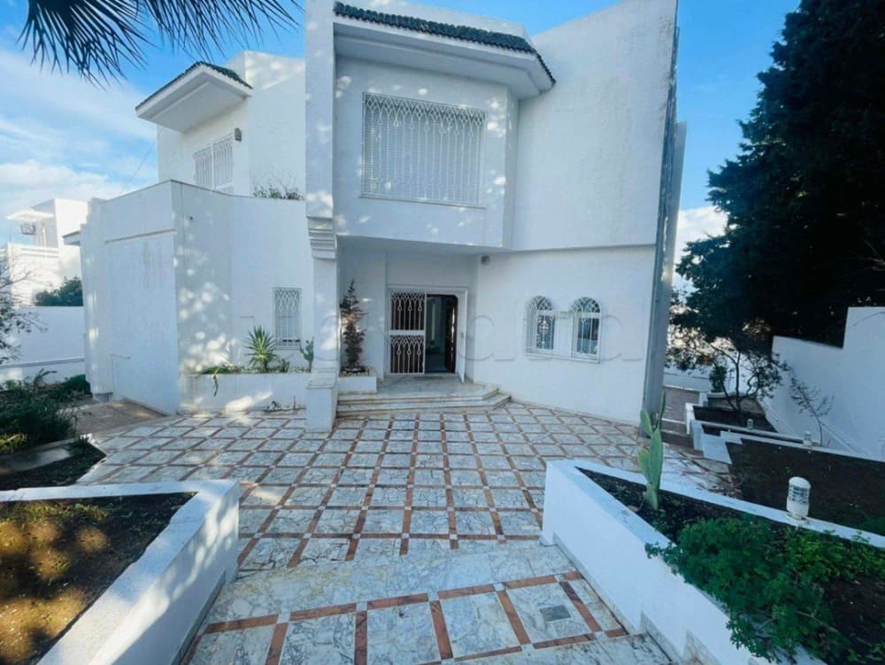 A louer très belle villa 3 niveaux a menzah 9c 