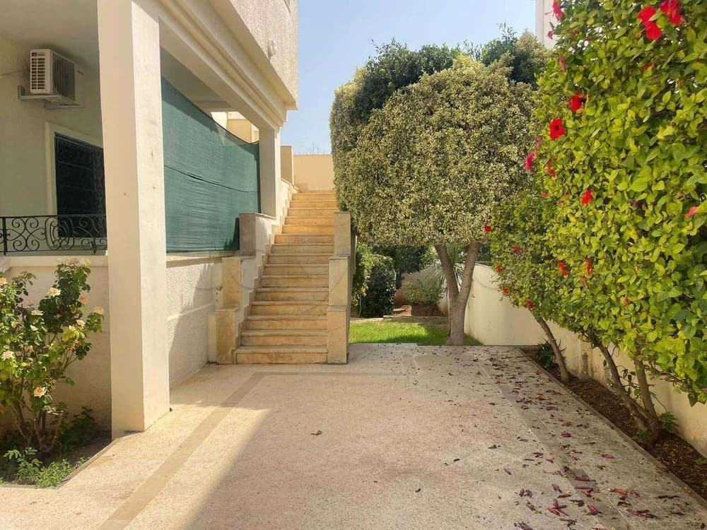 LOCATION REZ DE CHAUSSÉE DE VILLA S+4 A EL MENZAH 1 