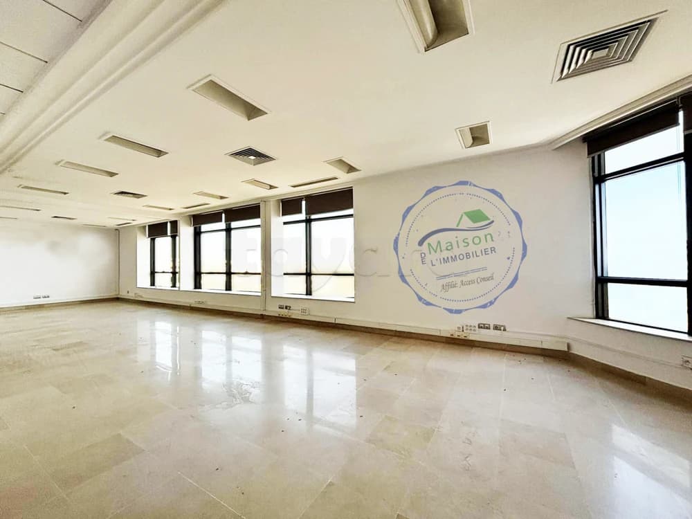 A louer immeuble 5 niv 2270 m² aux Berges Du Lac 1