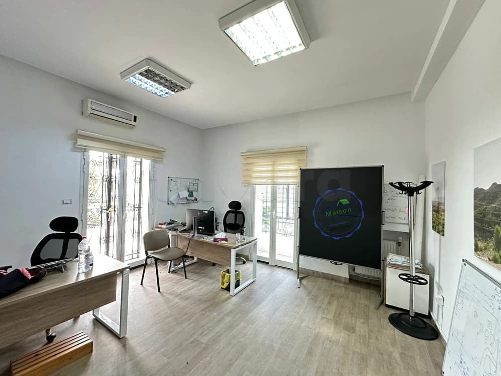 Villa usg bureau 10 pièces 13 parking à Mutuelleville