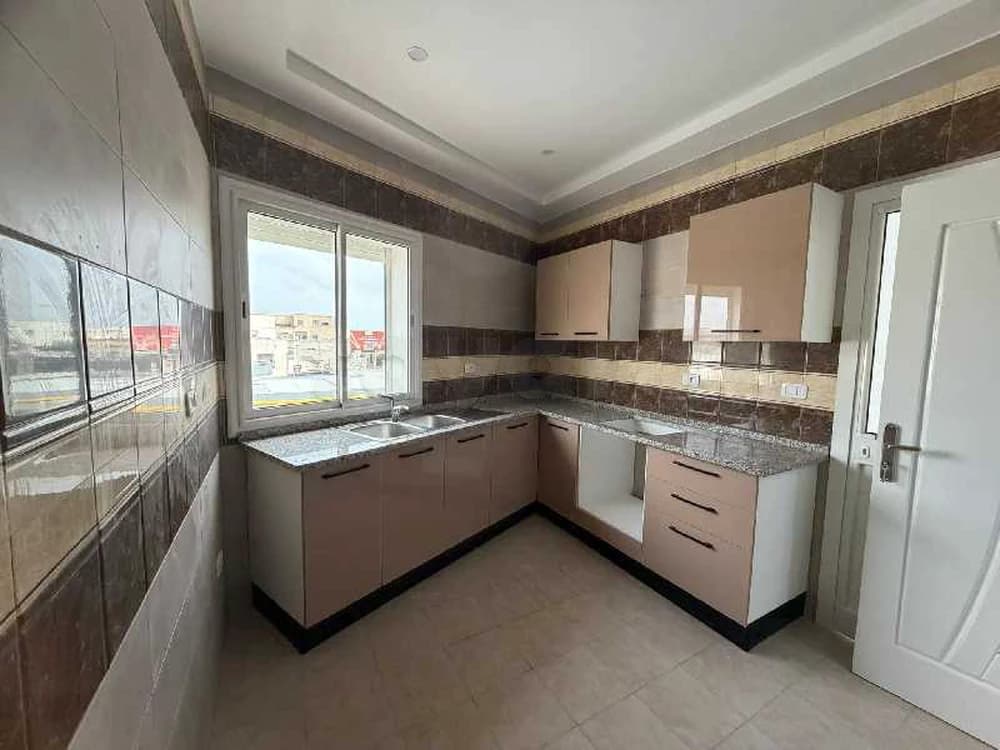 ARIANA( ROND POINT L’ESCALE) : APPARTEMENT S+2 A LOUER
