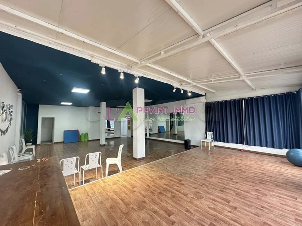 Showroom de 400 m² Ezzahra
