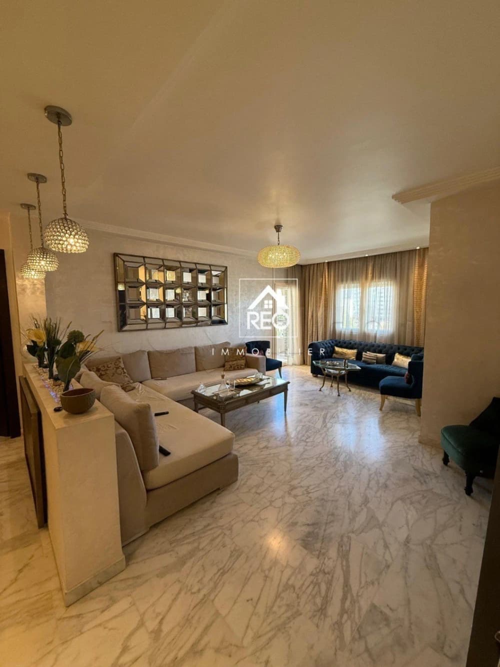 À VENDRE : Un superbe appartement S+3 entièrement rénové, idéalement situé à Cité Wahat.