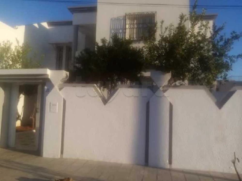 superbe villa duplex terrain 380m2 titre bleu individuel près station métro 20 mars bardo