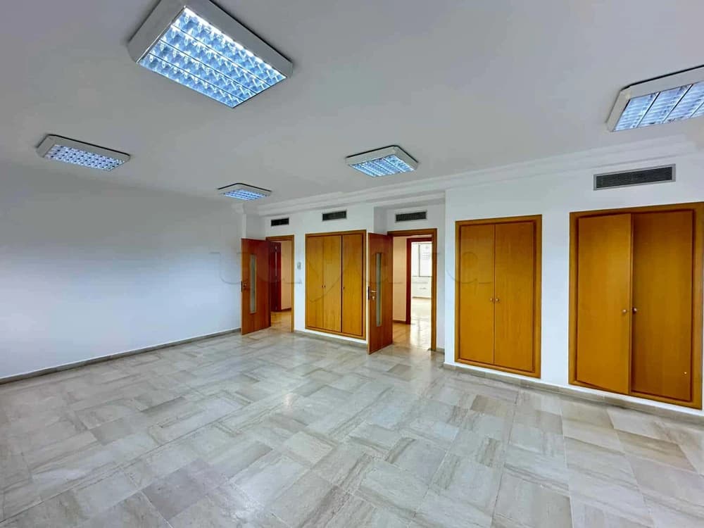 A louer 4 bureaux en 5 pièces à Place Pasteur