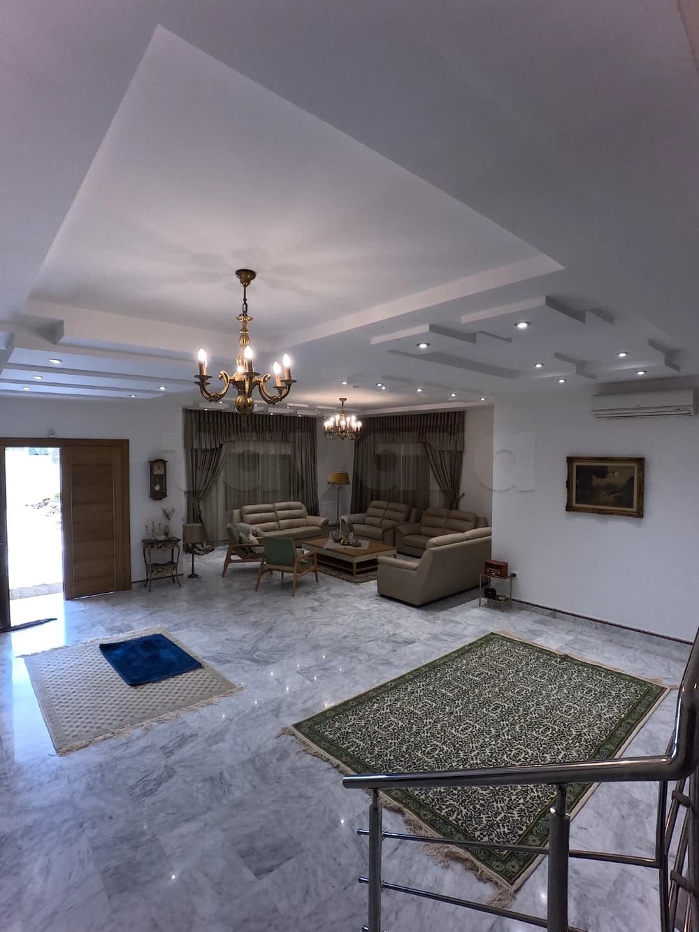 Villa de standing avec piscine à vendre – Route Afrane Km 8