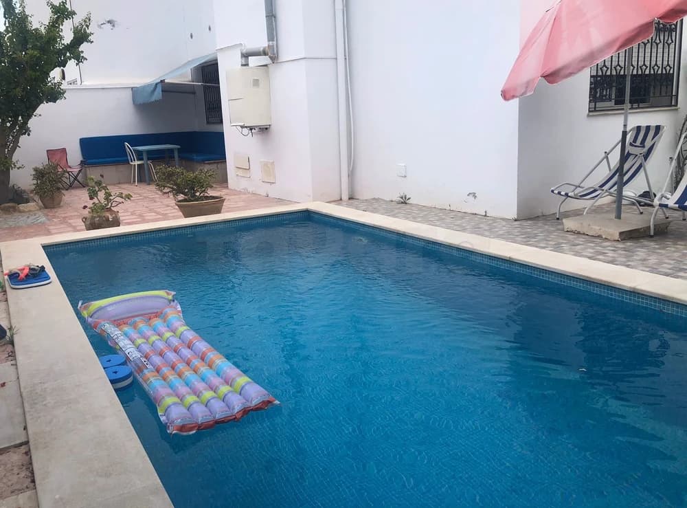A vendre à Hammamet une grande villa S+4 