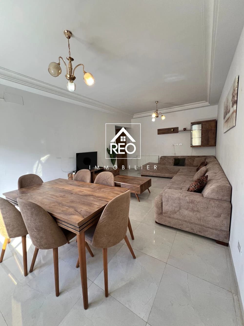 À Louer : Un spacieux appartement S+2( richement meublé ),idéalement situé à Cité Wahat