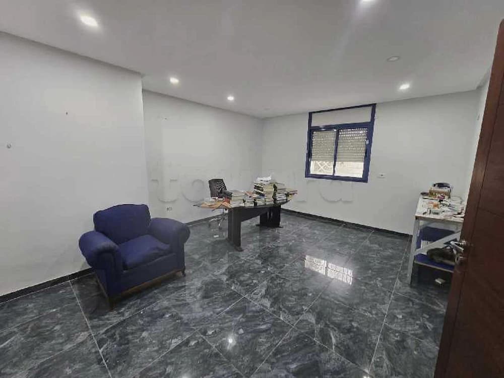 ENNASR 2 : BUREAU À LOUER AVEC SALLE D’ATTENTE PARTAGÉE 