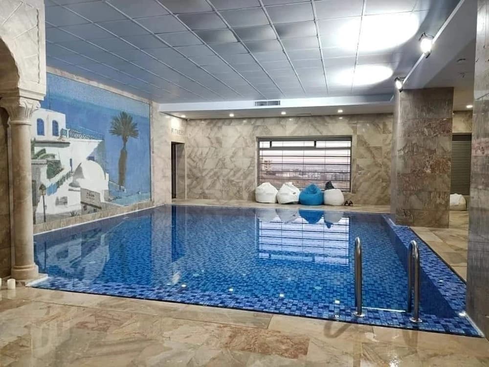 Appart S+1 meublé haut standing avec piscine et salle de sport à Menzah 9c