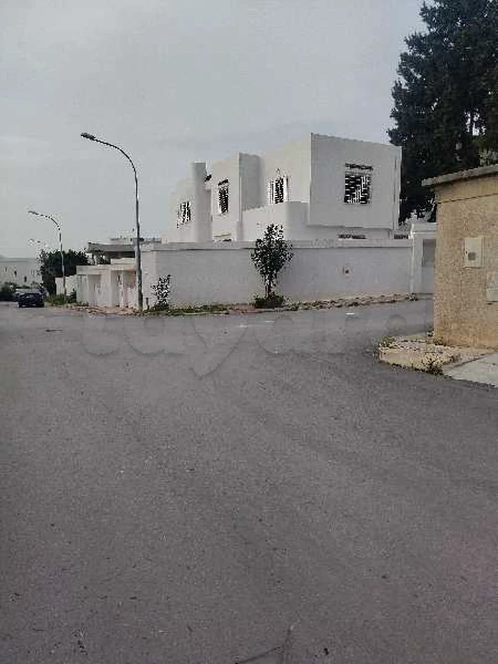 a louer étage de villa s+4 manar1 derrière école primaire Hannibal 
plus d'informations contactez ag immo 
93775334