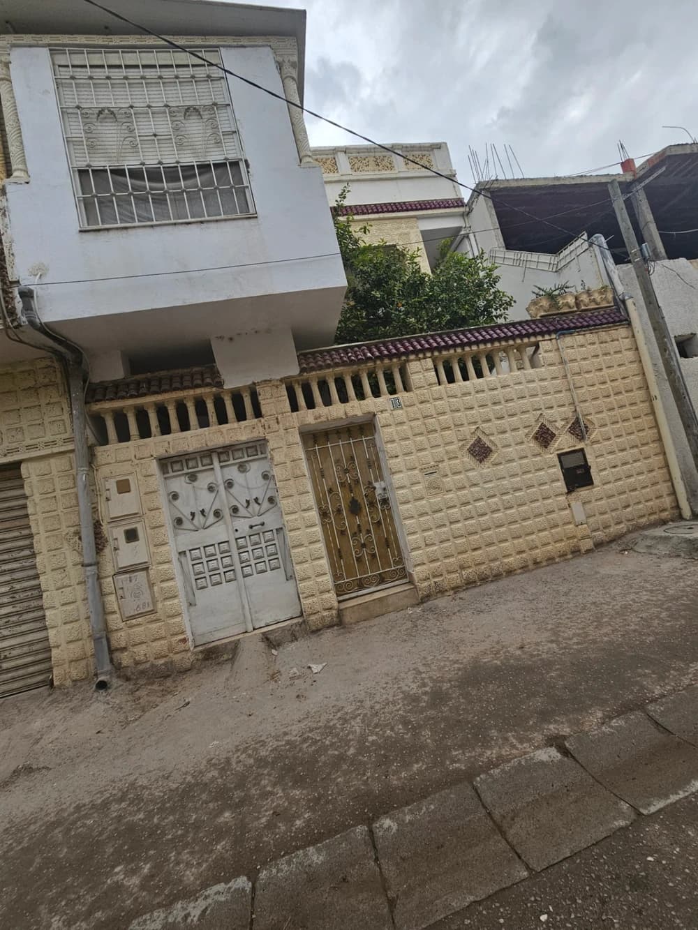  دار تتكون من   3 طوابق 