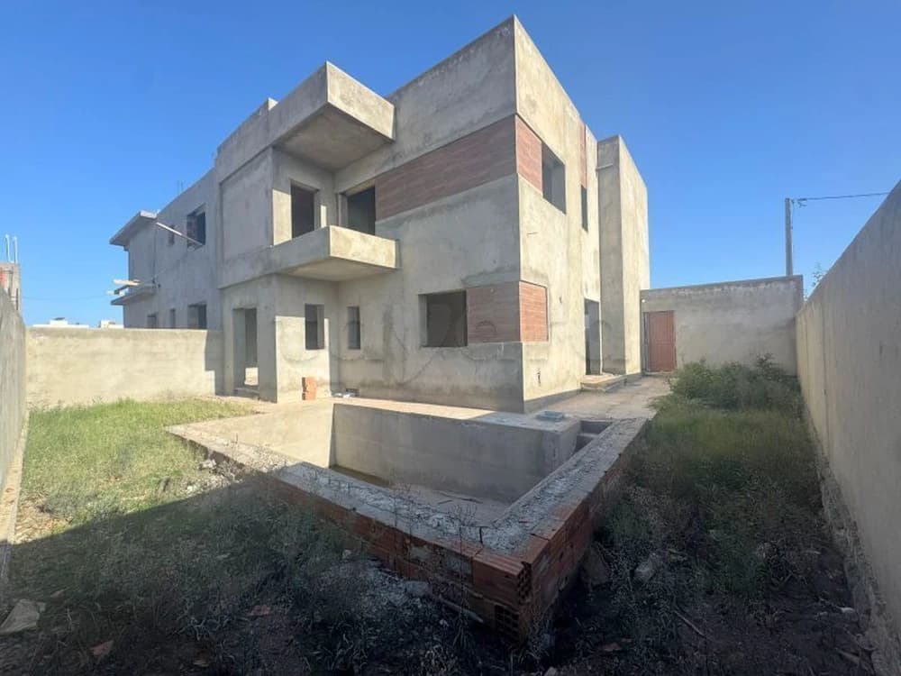 Villa inachevée en vente