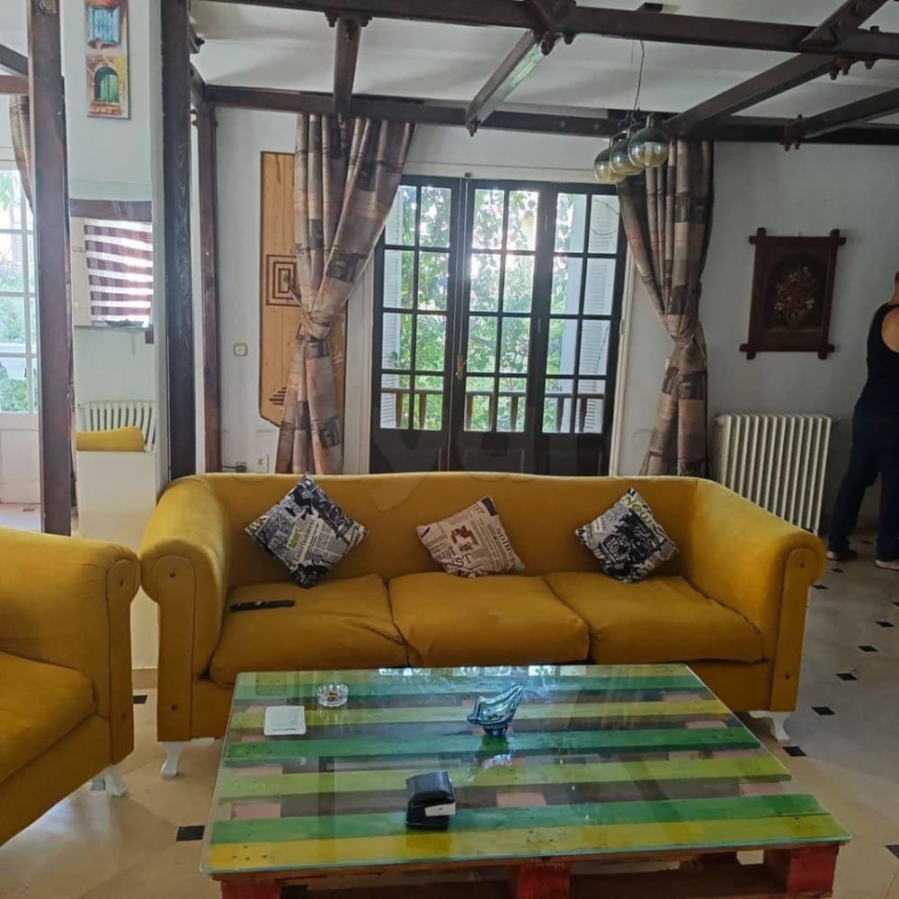 RDC de villa richement meublé à Menzah 8