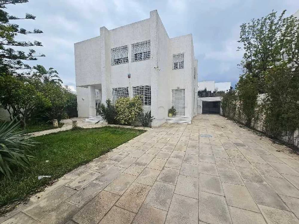 MANAR 1 – UN REZ-DE-CHAUSSÉE DE VILLA AVEC JARDIN A LOUER 
