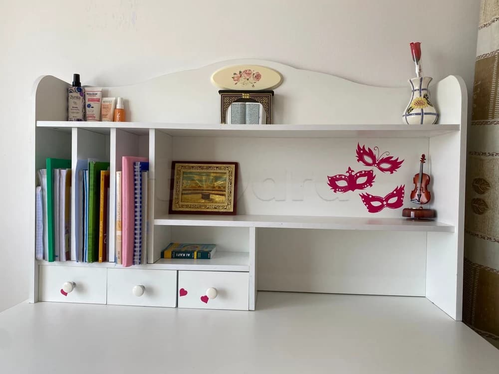 ✨ Bureau fille avec bibliothèque et rangement – Très bon état ✨