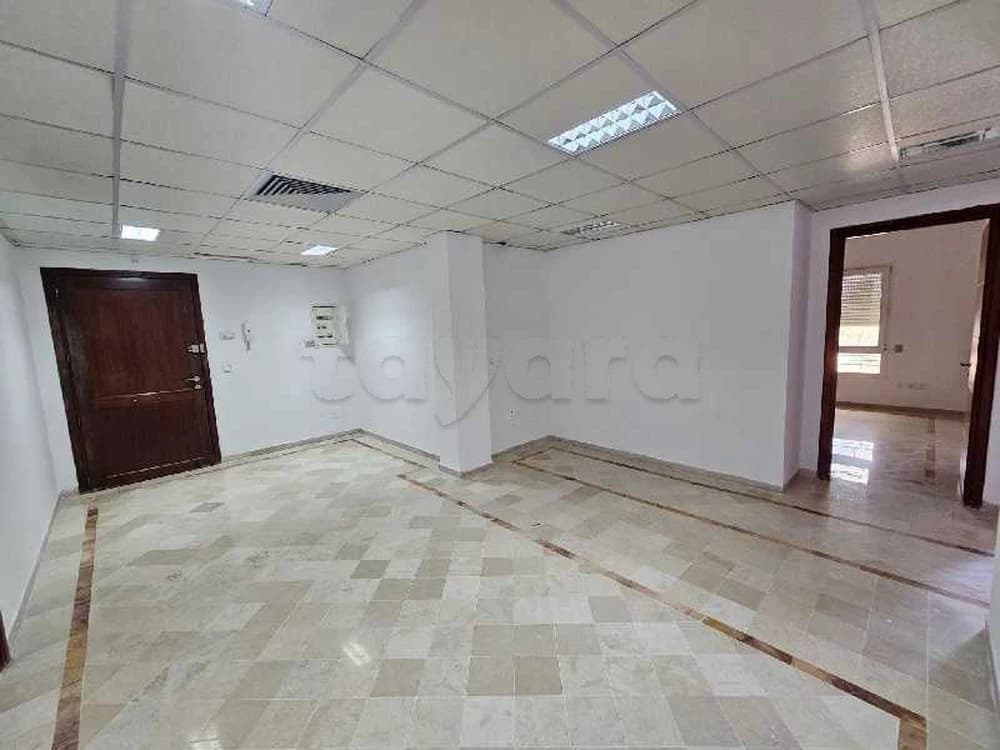 BORJ BACCOUCHE- ARIANA B: BUREAU H+4 À LOUER 
