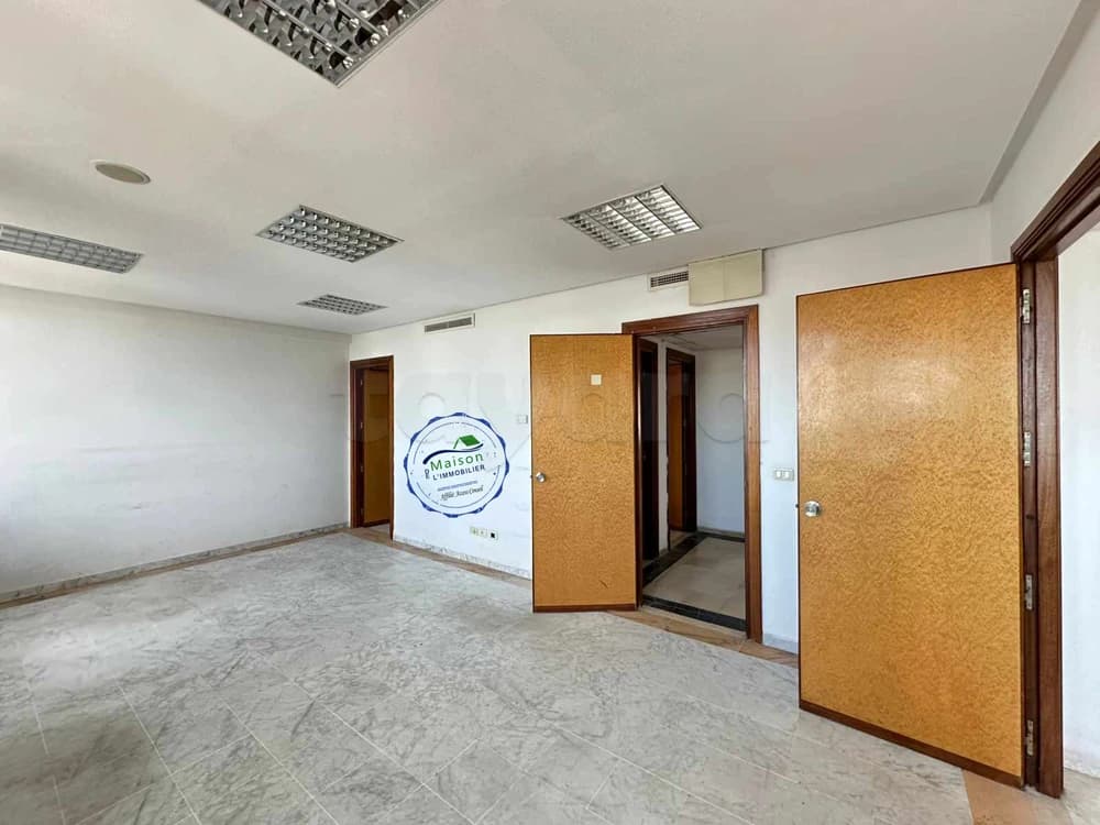 A louer immeuble 3370m² en 74 pièces centre ville