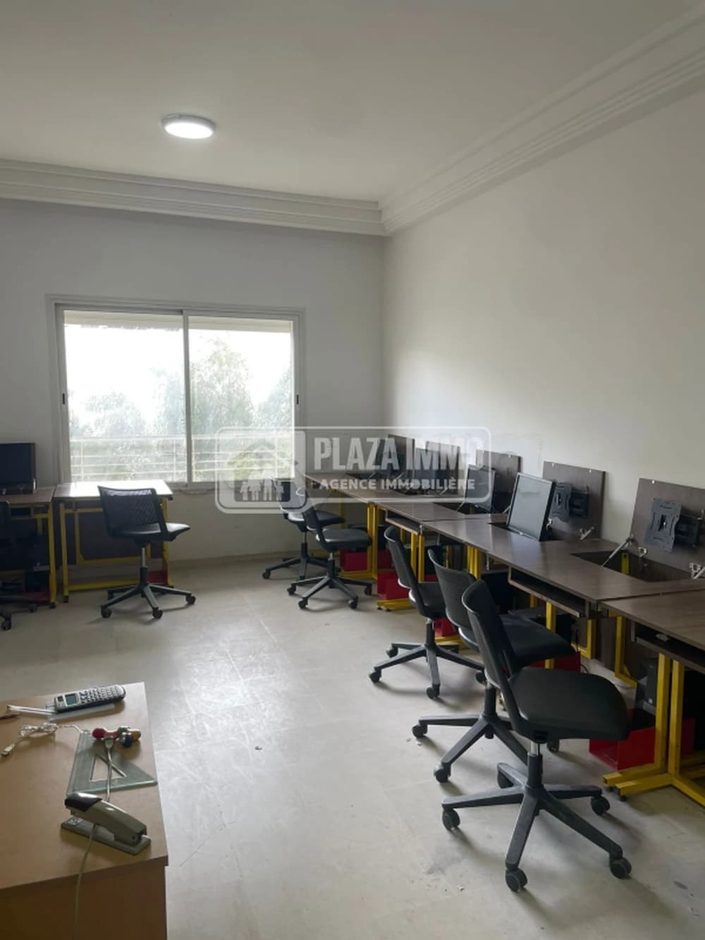 À vendre – Fond de commerce polyvalent au Lac 2