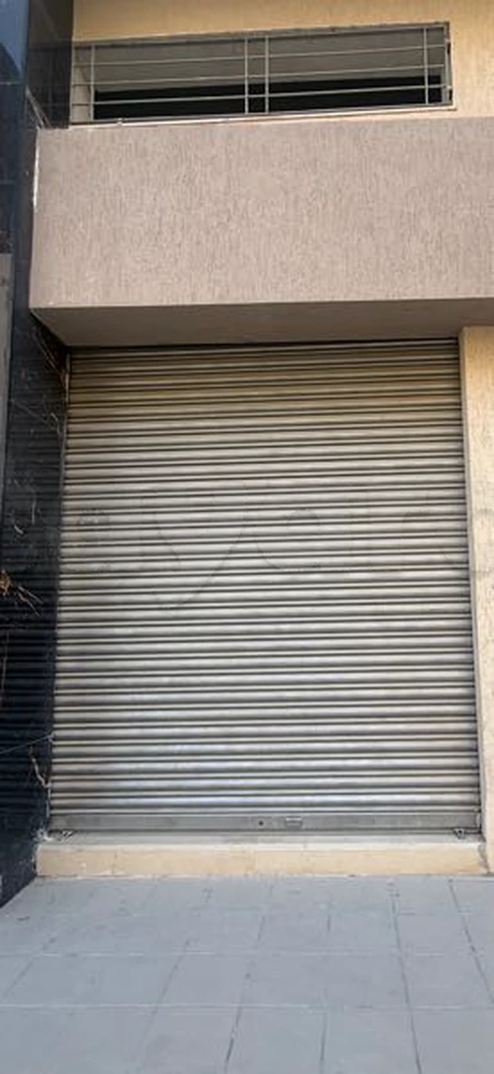 local 105 m2 cité wahat 