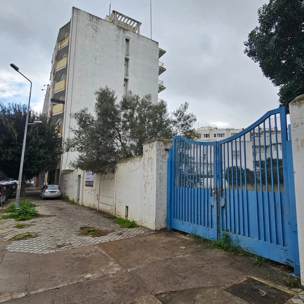 À VENDRE – Terrain à Avenue de la Liberté Place Pasteur 