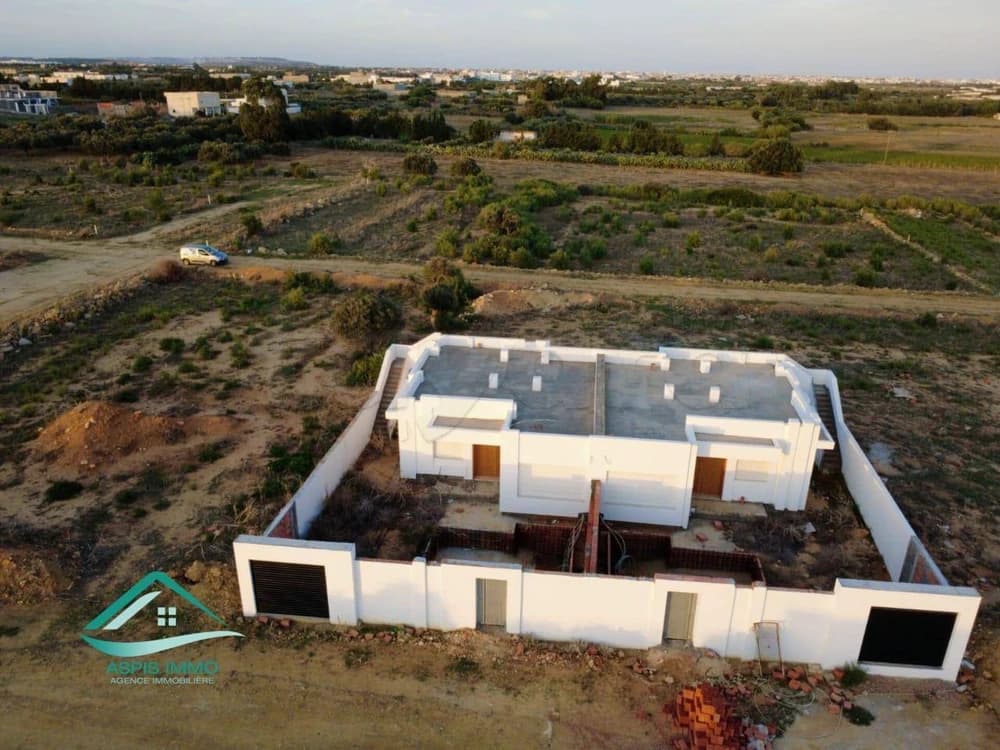 Maison avec piscine en cours de construction à Kelibia