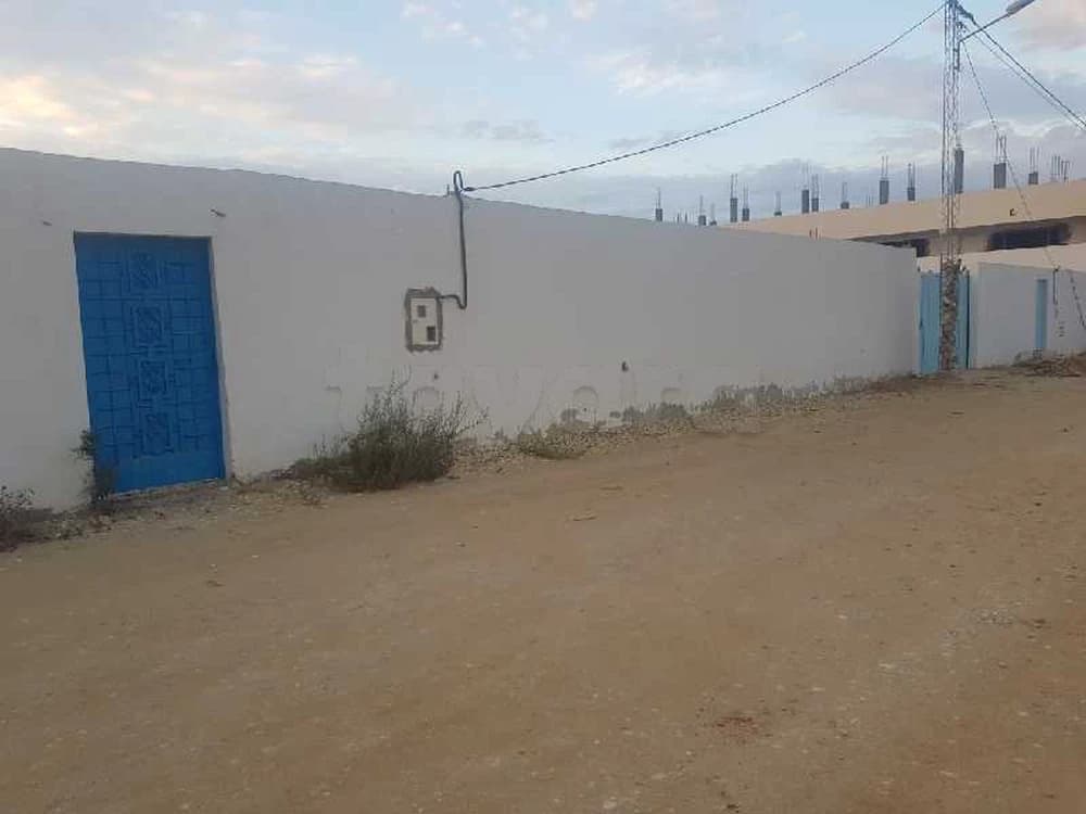 TERRAIN CLÔTURÉ À RAOUED PLAGE 