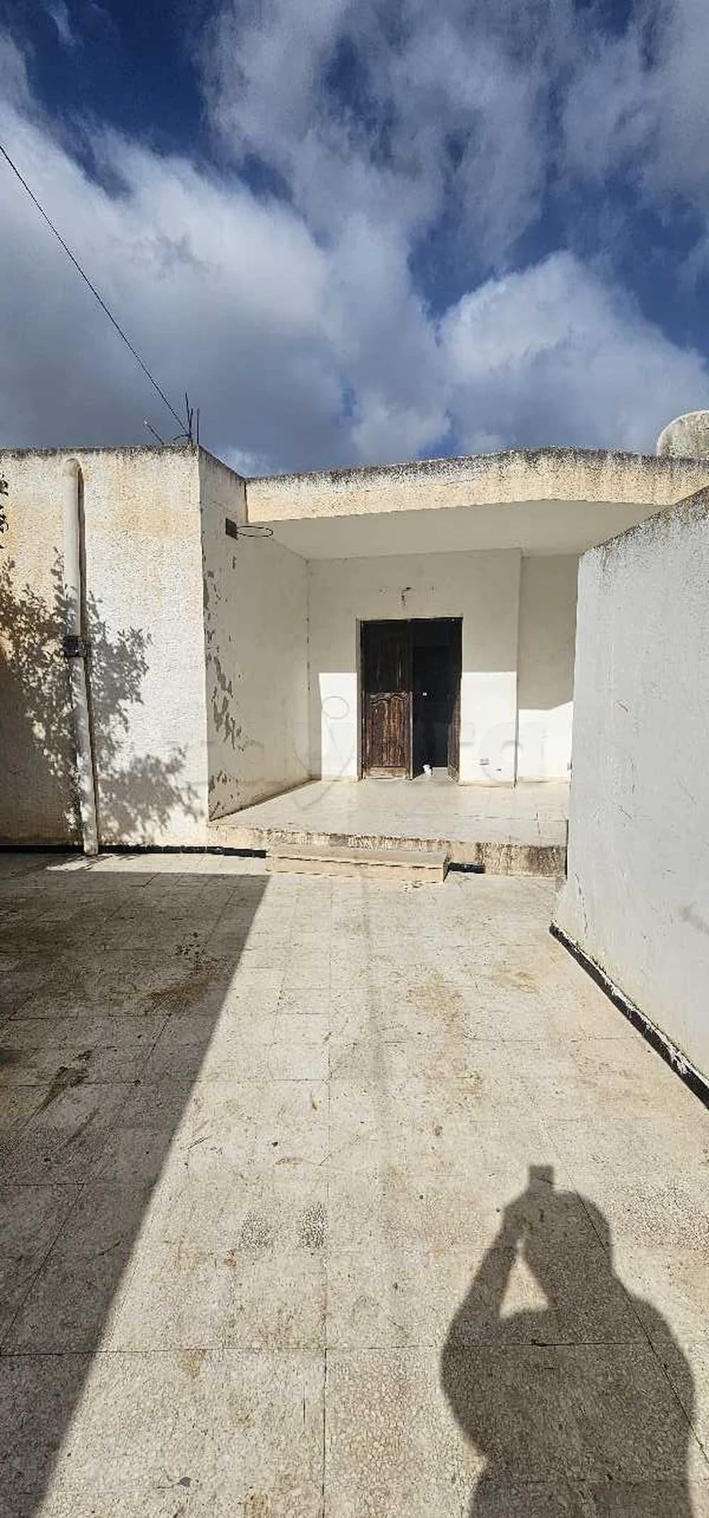 A vendre un terrain avec une maison a manouba centre ville direct propriétaire