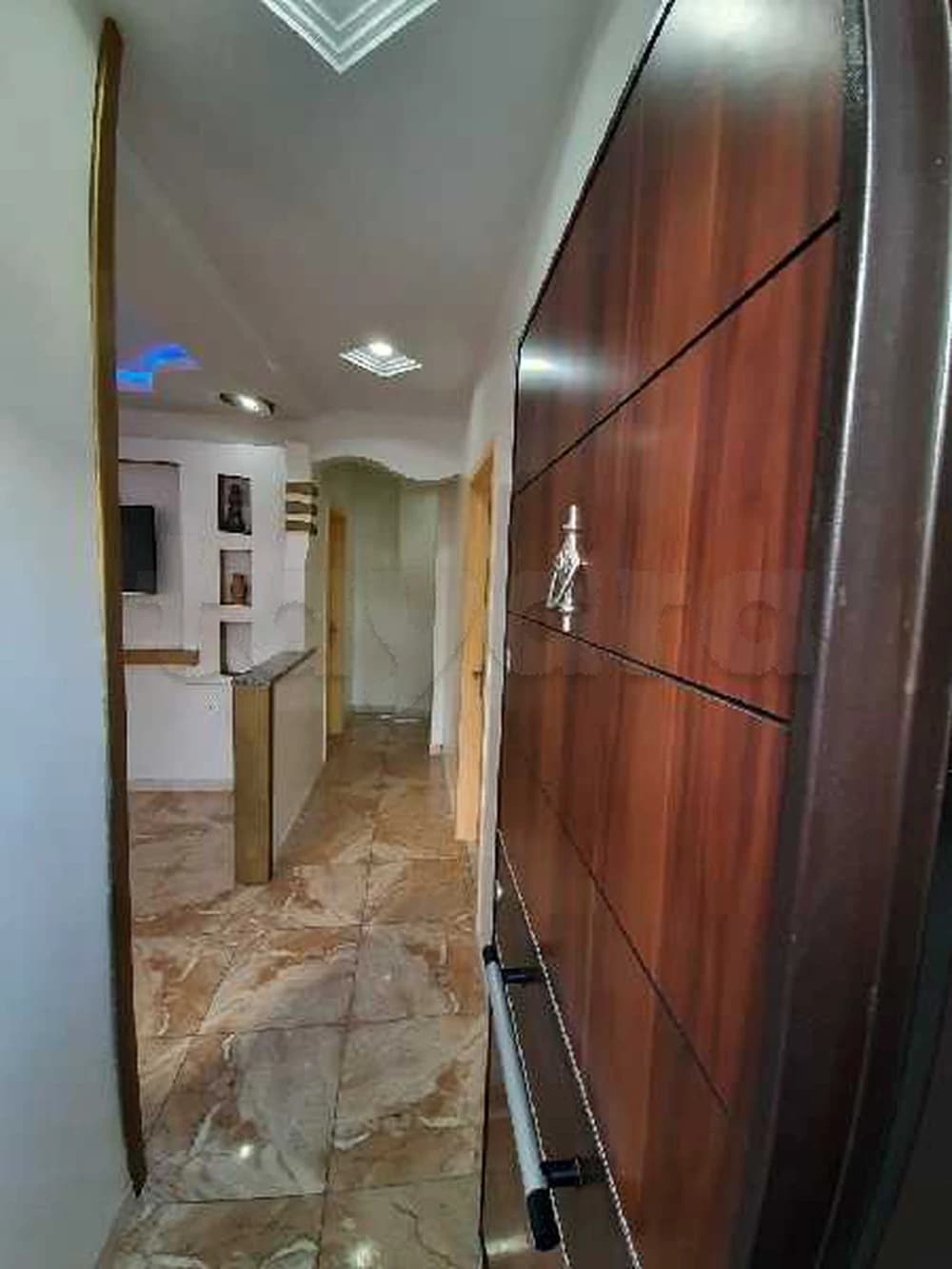 Maison a vendre, deux etages R+1, à Ariana. 
Tel 56130189 
