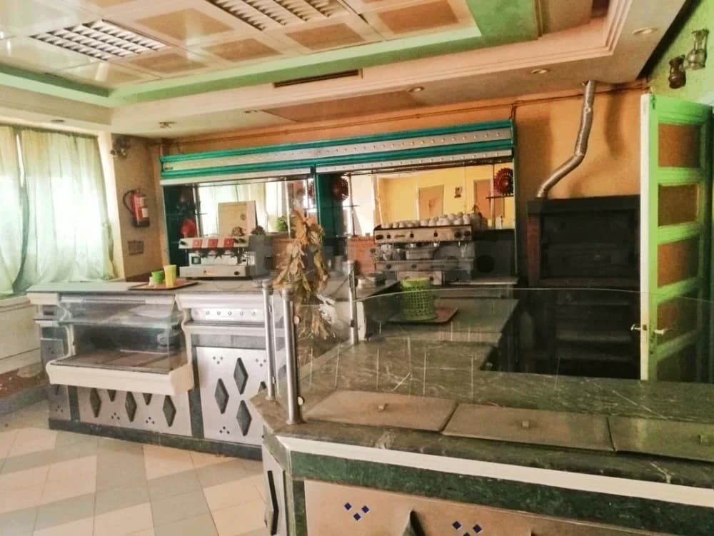 A vendre murs local 250 m² à Montplaisir 