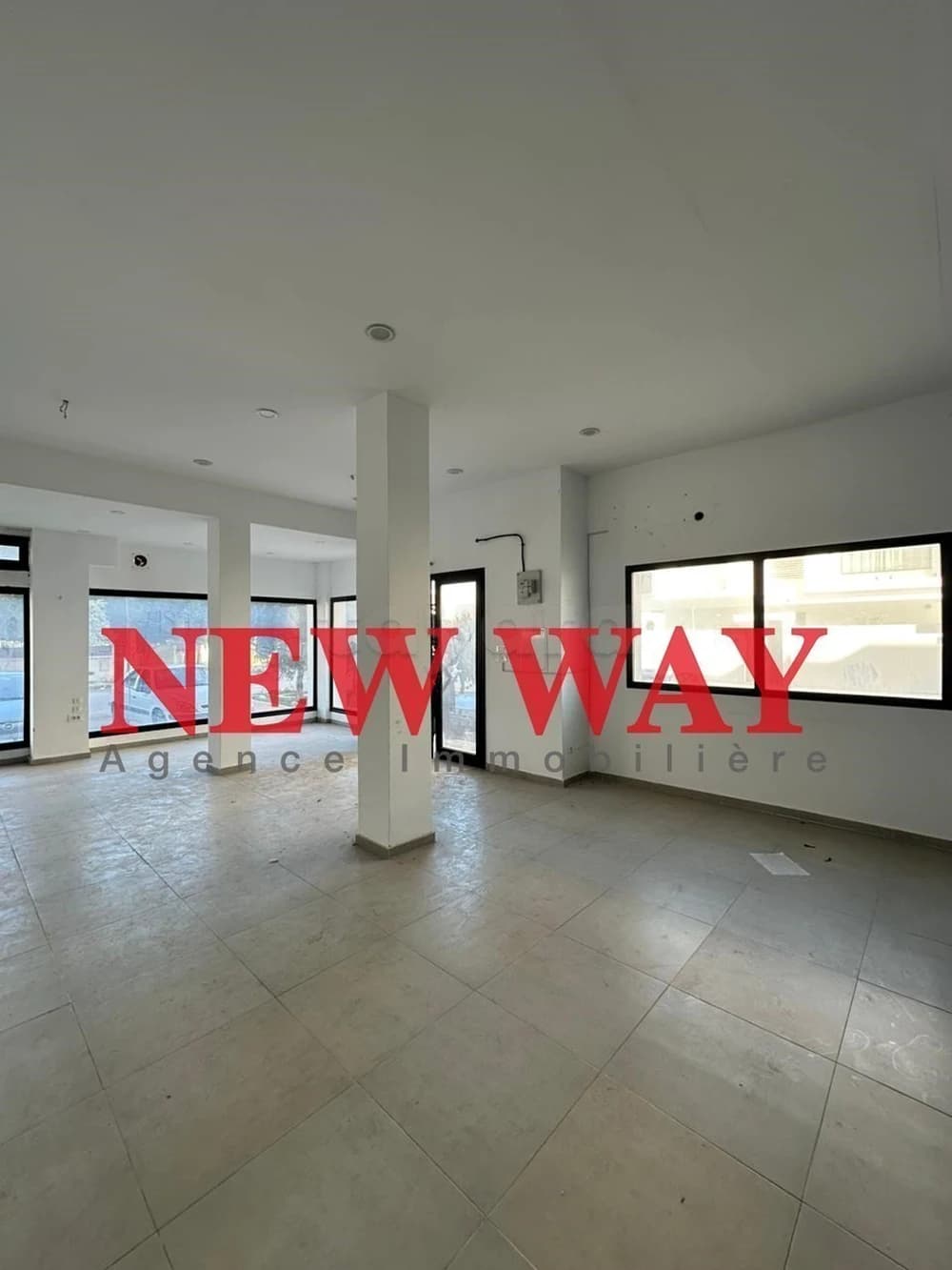 Local  Commercial Mur, Fait le Coin à khezema  