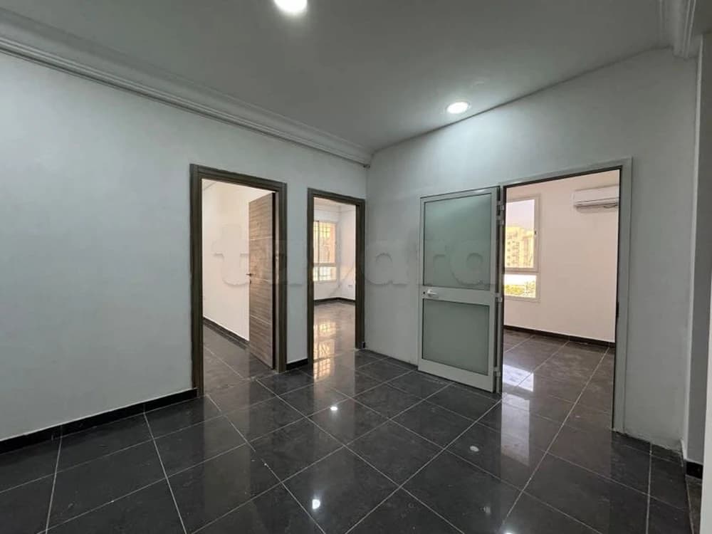 📍 ENNASR 2  : BUREAU H+3 À LOUER 