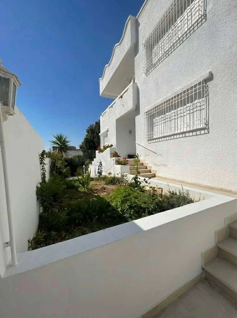 Superbe Villa de coin de 551m² à VENDRE