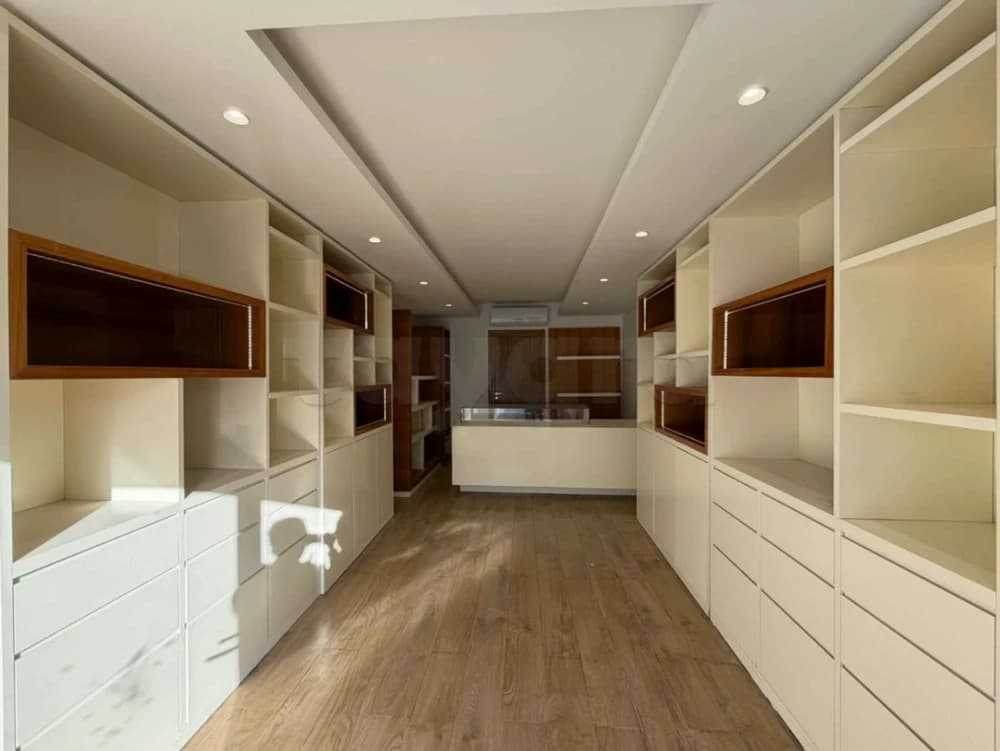 Local commercial neuf aménagé de 40m² sur artère principale à Ennasr 2