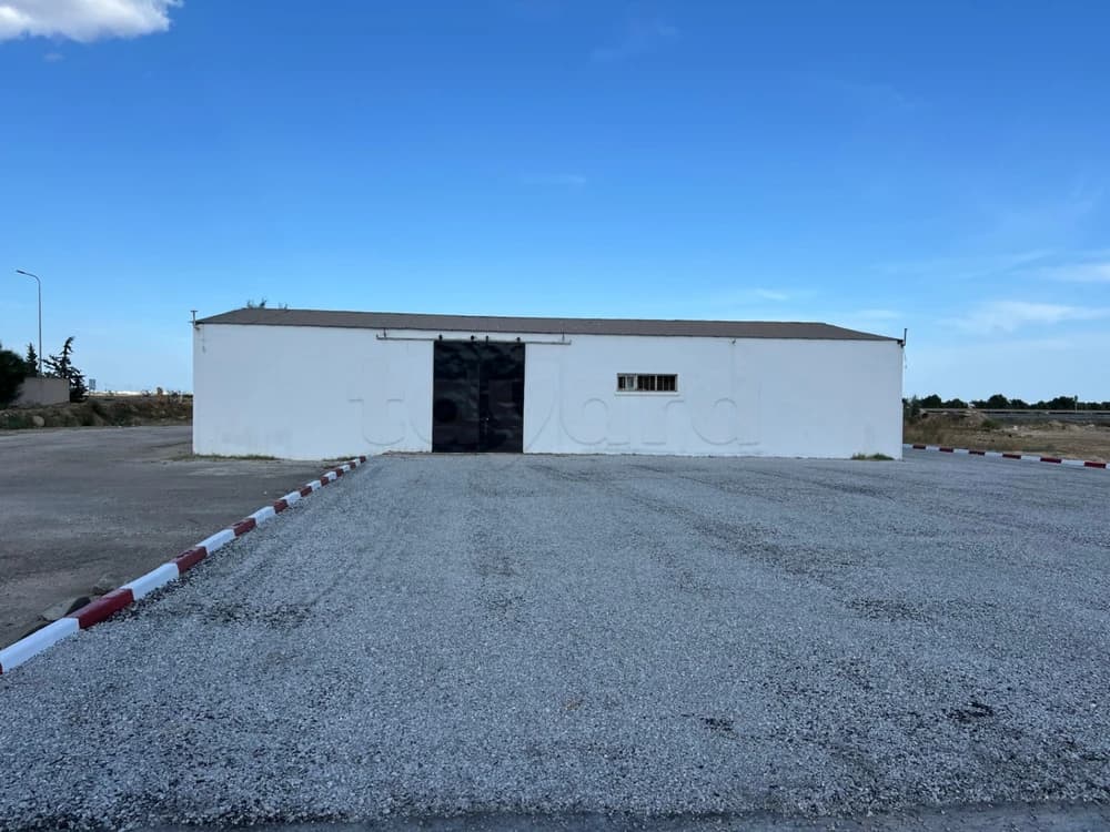 DEPOT A LOUER sur Terrain de 2600m2