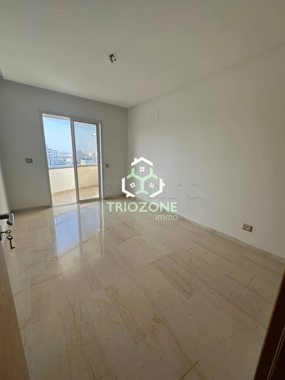 A louer un appartement S1 haut standing à cité wahat 