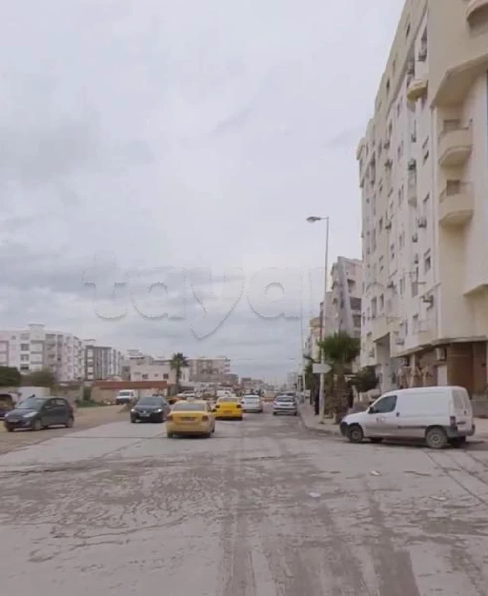 Villa à rénover 800m2 terrain-cité El Wahat 