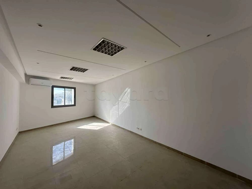 𝐔𝐧 𝐬𝐩𝐚𝐜𝐢𝐞𝐮𝐱 𝐁𝐮𝐫𝐞𝐚𝐮 𝐀+𝟐 #Neuf 𝐞𝐧 𝐥𝐨𝐜𝐚𝐭𝐢𝐨𝐧 à #Hammam 𝐒𝐨𝐮𝐬𝐬𝐞