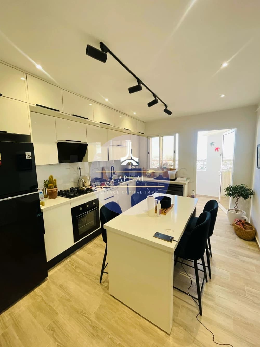À vendre : Magnifique appartement S+3 rénové – Cité Ennasr 2 avec parking ss
