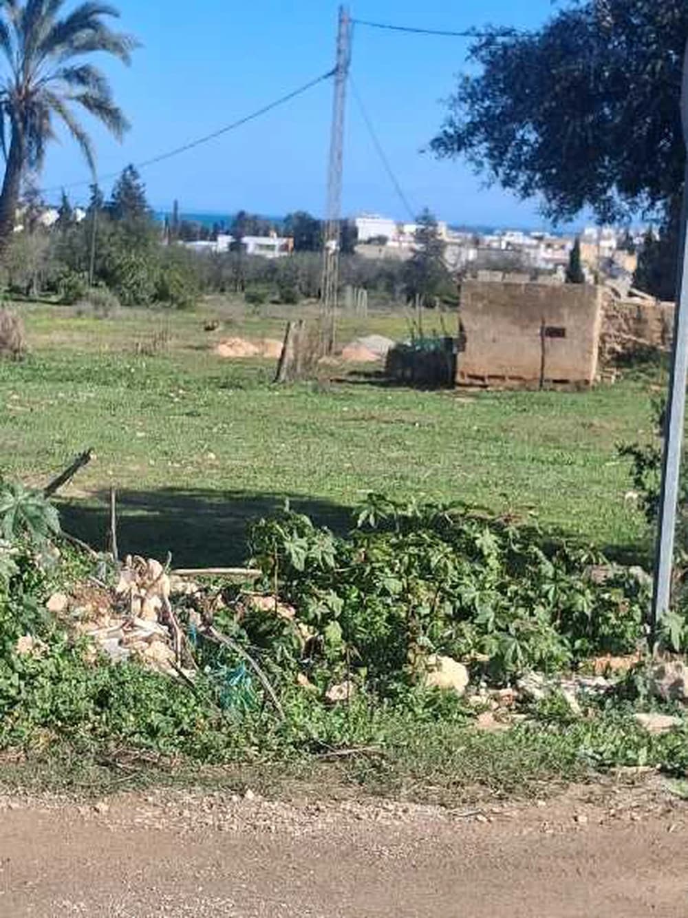 a vendre a sousse chat mariem un lot de terrain de 324m2 prix 97000dt