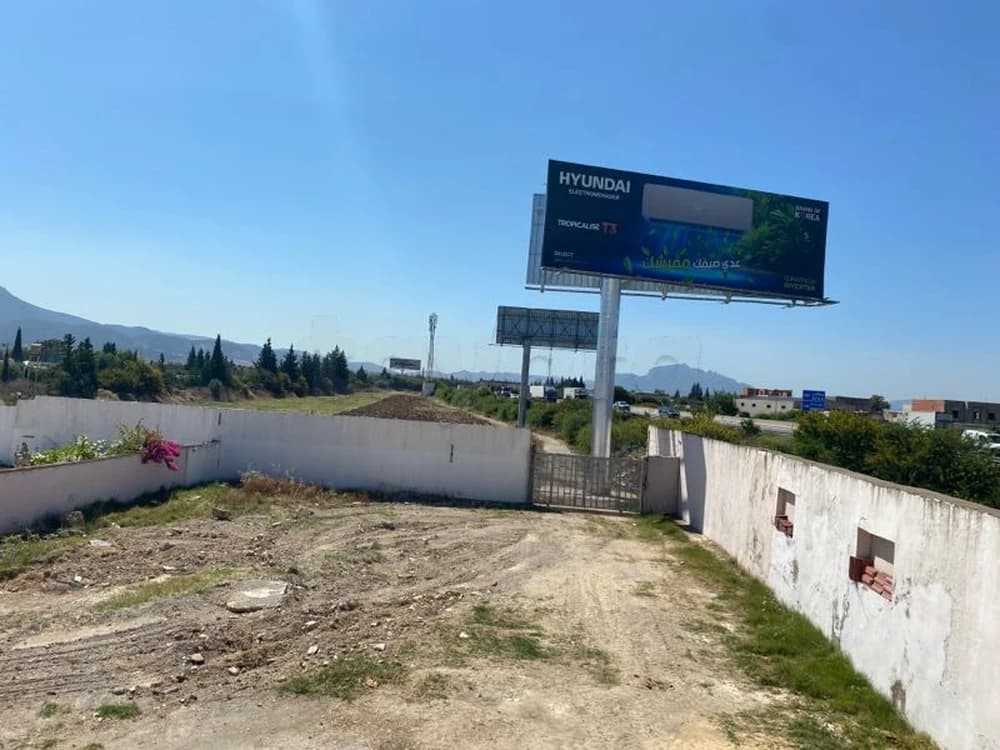 TERRAIN 9000 m
A CÔTÉ AZUR CITY 