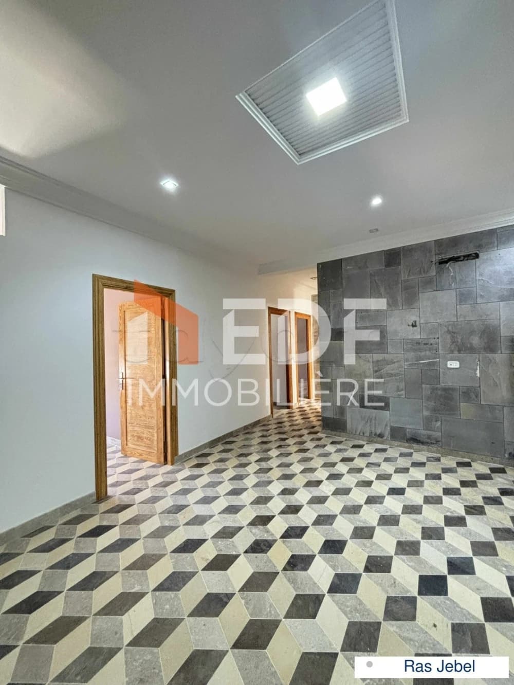 A Vendre chic Appartement S+3 à Ras Jebel