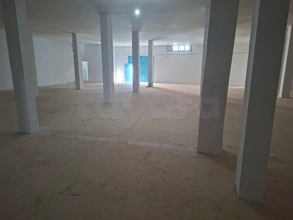 Dépôt de stockage à la Soukra 800m2