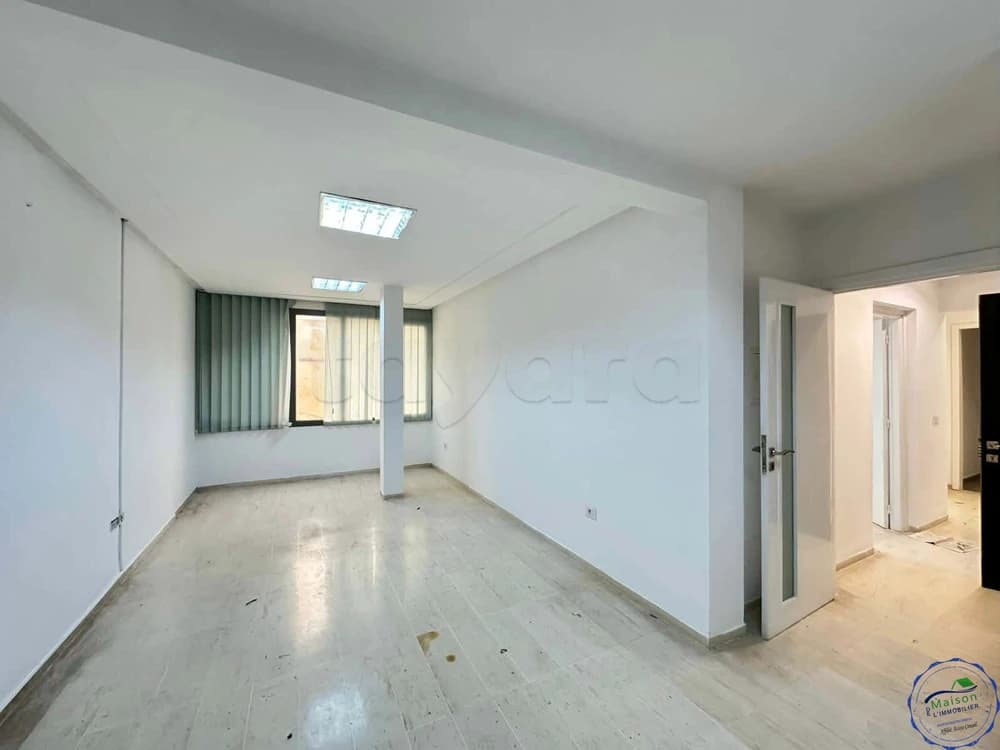 A louer immeuble moderne 1040 m² en 27 Pièces à Montplaisir