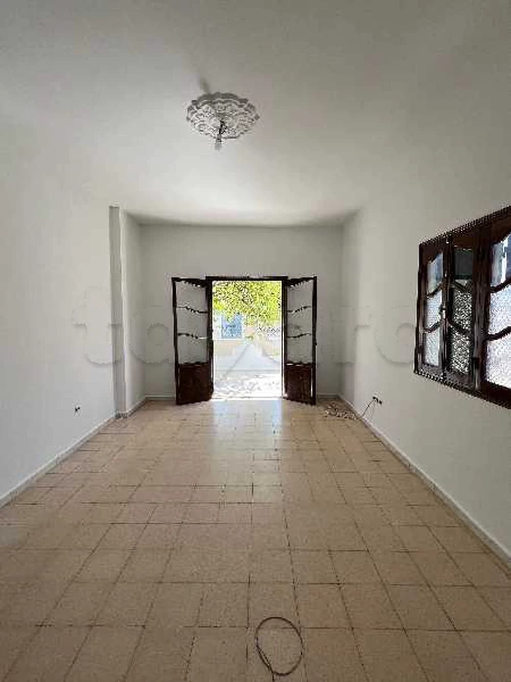 A louer étage de villa rdv S+3 a medina jadida zone carrefour et municipalité 