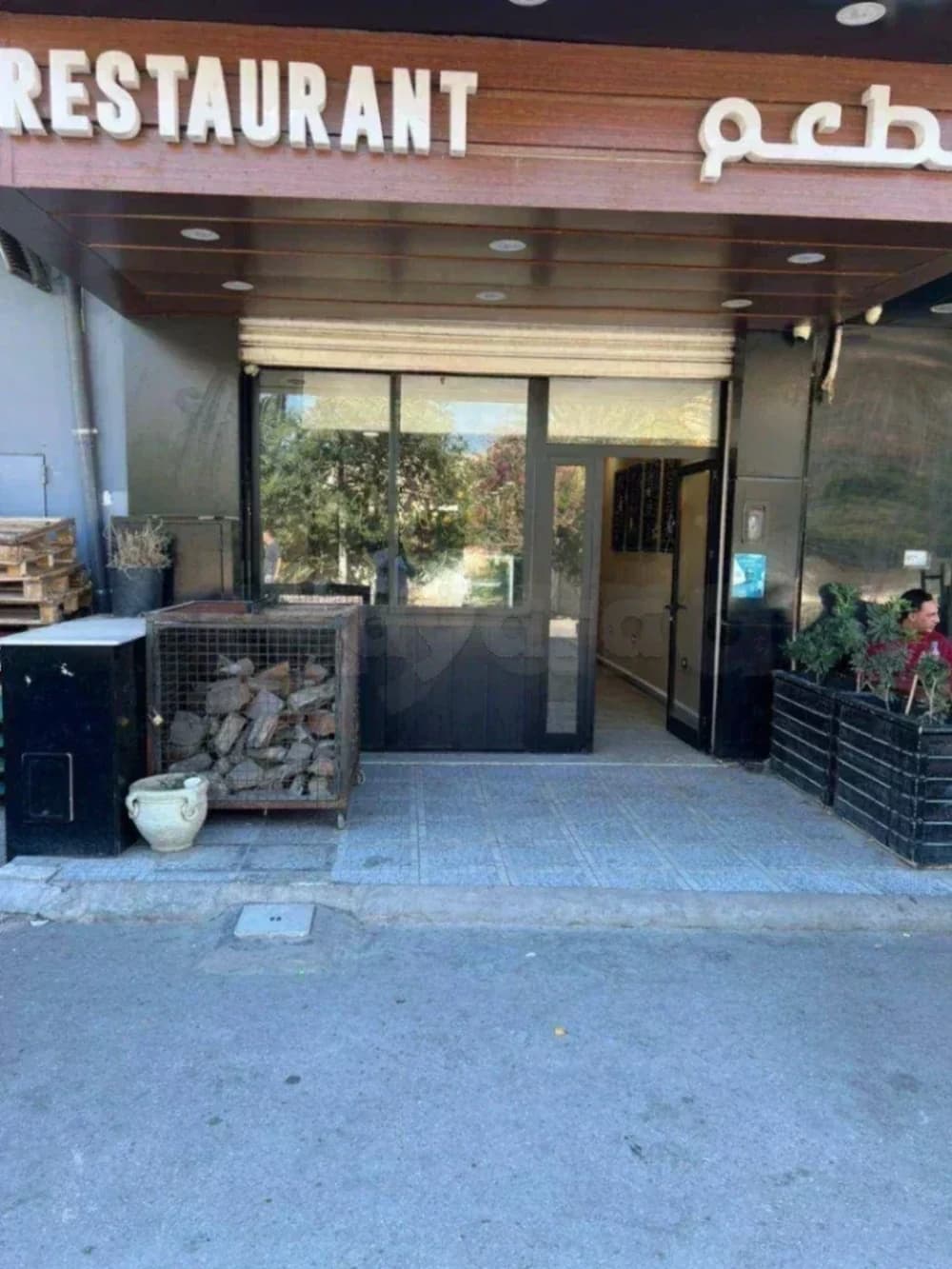 L'Aouina avenue K.I.W local com. 150 m²