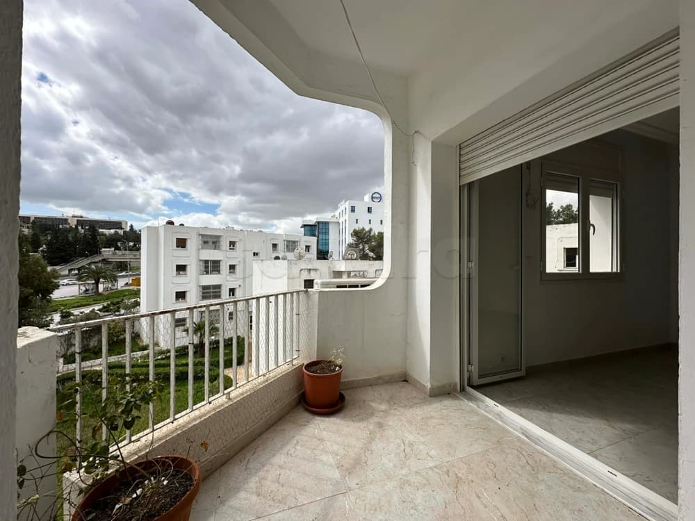 Appart S+2 rénové à Manar 2