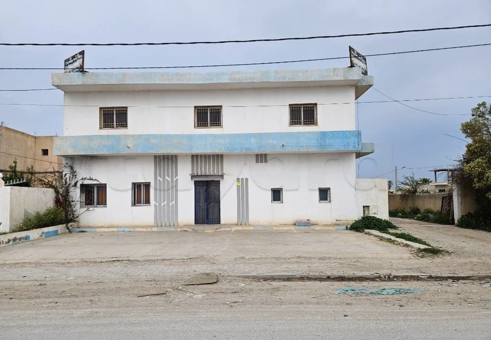 A louer un dépôt 900m²