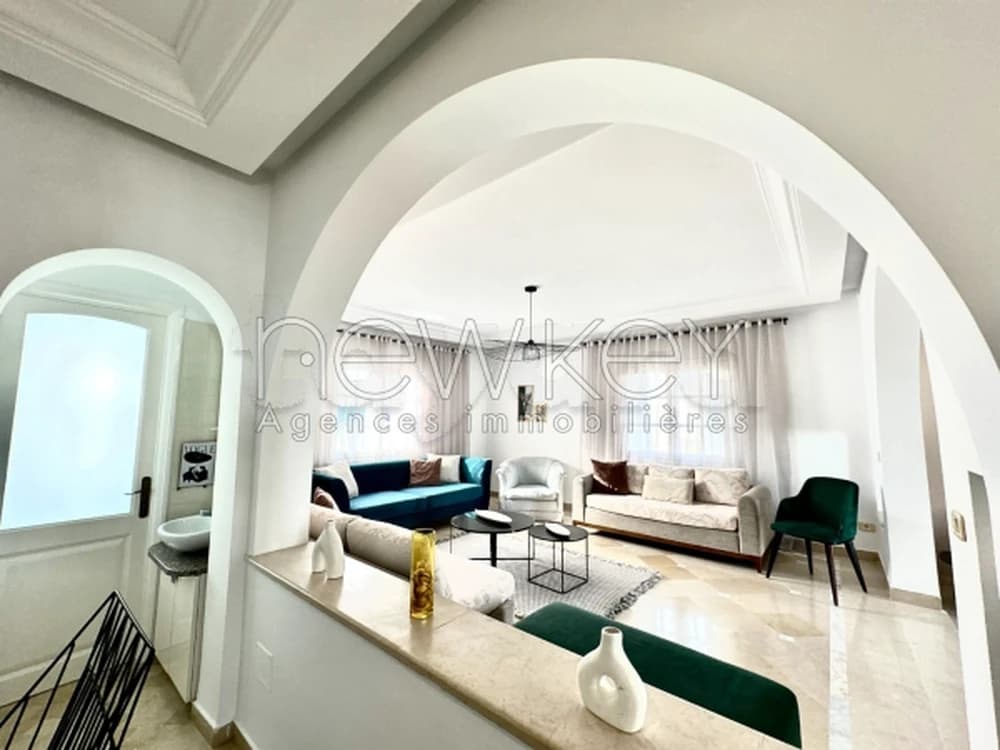 A louer un étage de villa en s+3 à la Marsa